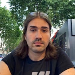 Yazar Kubilay'ın portresi